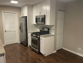 140 Meadowbrook Ln in Lake Zurich, IL - Building Photo - Building Photo