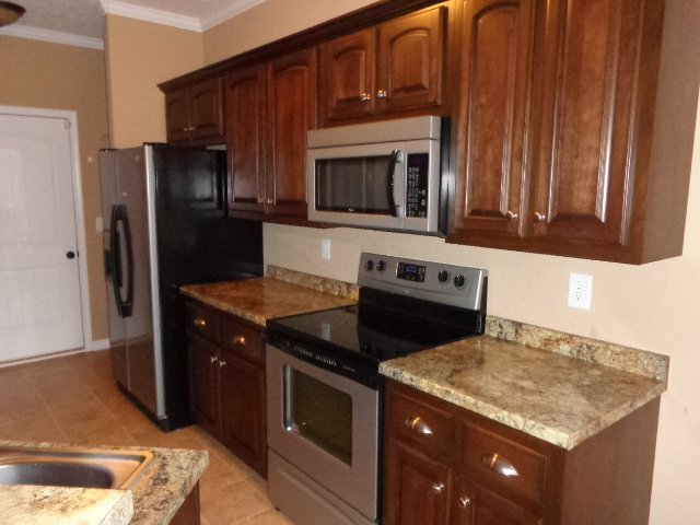 634 Hidden Valley Dr in Clarksville, TN - Building Photo - Building Photo