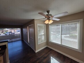 5265 Caspian Springs Dr in Las Vegas, NV - Building Photo - Building Photo