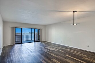 1901 Clifford St, Unit 603 in Ft. Myers, FL - Building Photo - Building Photo