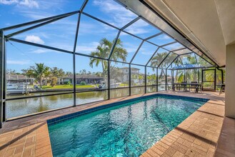 1038 Contento St in Siesta Key, FL - Building Photo - Building Photo