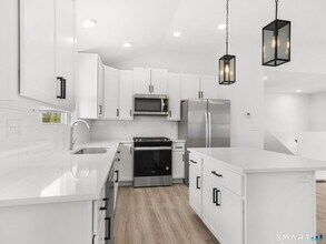 1974 Kings Hwy in Fairfield, CT - Building Photo - Building Photo