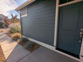 61085 SE Sydney Harbor Dr in Bend, OR - Building Photo - Building Photo