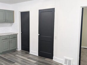 922 Burdette St in Mishawaka, IN - Building Photo - Building Photo