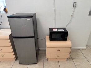 2005 NE 124th St in North Miami, FL - Foto de edificio - Building Photo