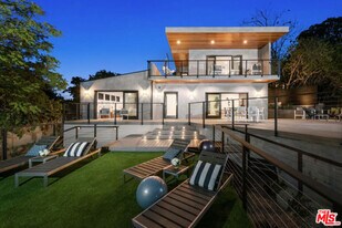 3936 Farley Ct in Los Angeles, CA - Building Photo