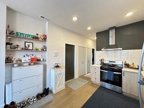841 N Mozart St, Unit A08C in Chicago, IL - Foto de edificio - Building Photo