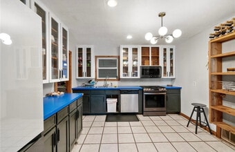 Room in House on Blackson Ave in Austin, TX - Building Photo - Building Photo