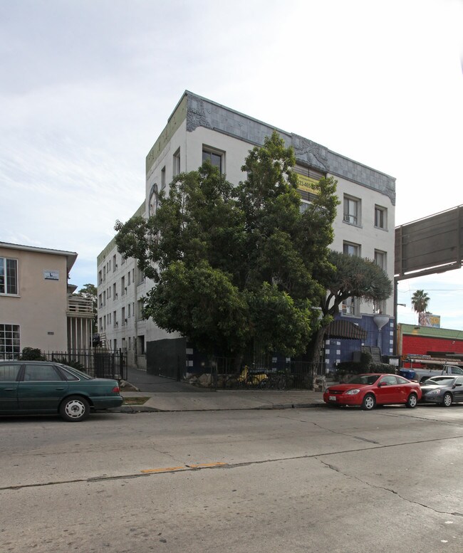 1516 N Normandie Ave in Los Angeles, CA - Foto de edificio - Building Photo