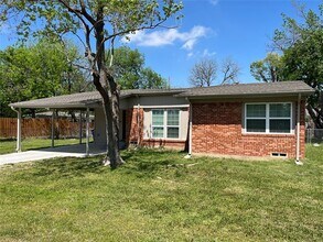 2017 Tolosa Dr in Dallas, TX - Building Photo - Building Photo