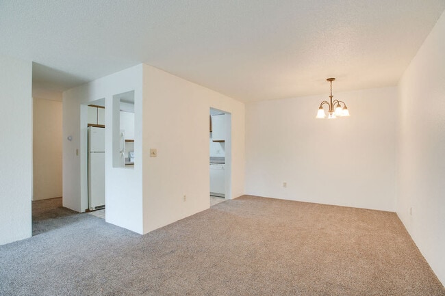 Ridgewood Apartments in Grand Forks, ND - Building Photo - Building Photo