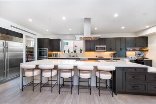 9401 Kirkside Rd in Los Angeles, CA - Building Photo