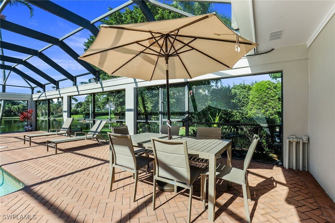 2700 Lantern Ln in Naples, FL - Building Photo