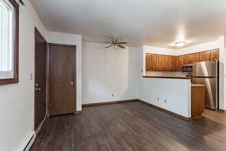 Heritage Square Apartments in Stevens Point, WI - Building Photo - Building Photo