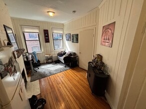 63 Myrtle St, Unit 9 in Boston, MA - Foto de edificio - Building Photo