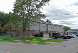 Summit Square Townhouses Apartments