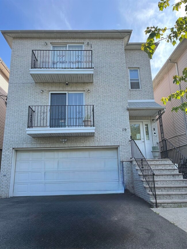 property at 19 Halleck St