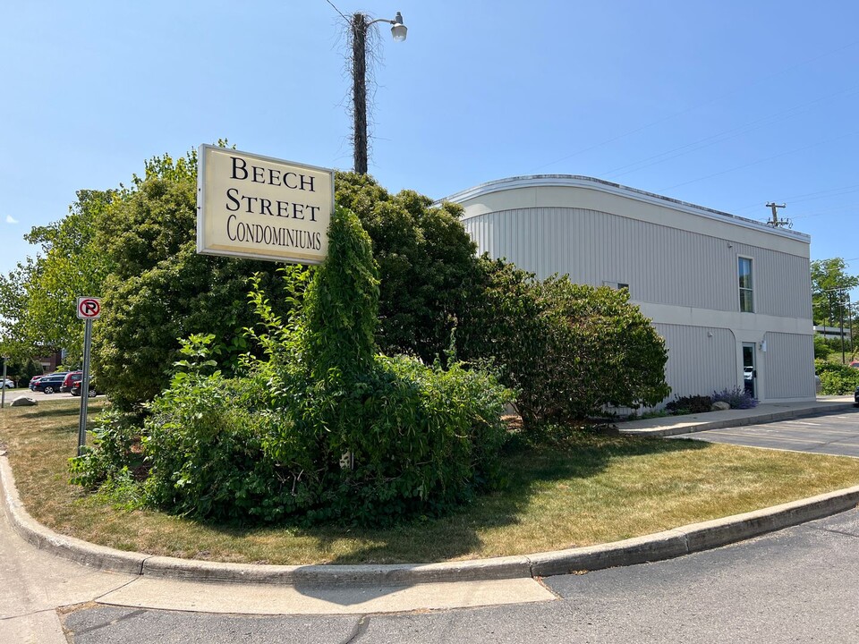 124 Beech St in Traverse City, MI - Building Photo