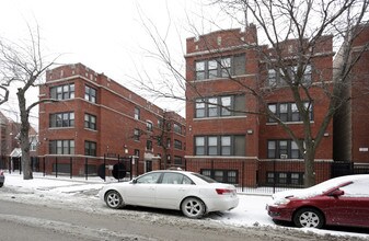 32 S Paxton in Chicago, IL - Foto de edificio - Building Photo