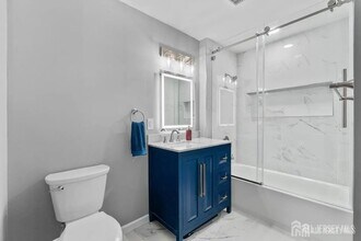 251 Kempsey Dr in North Brunswick, NJ - Building Photo - Building Photo