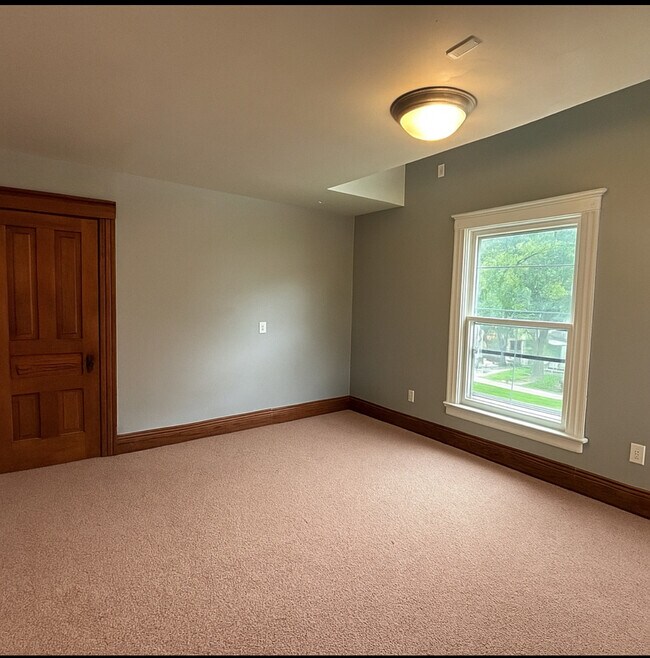 202 3rd St, Unit 2 in Ann Arbor, MI - Foto de edificio - Building Photo