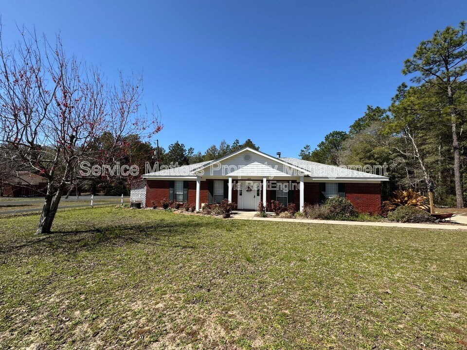 6277 Pansy Dr in Milton, FL - Building Photo