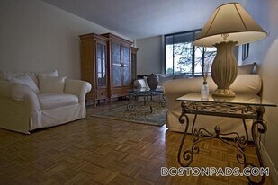 1455 Commonwealth Ave, Unit 404 in Boston, MA - Building Photo