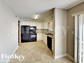 2600 Stratford Ln in Morrow, GA - Foto de edificio - Building Photo