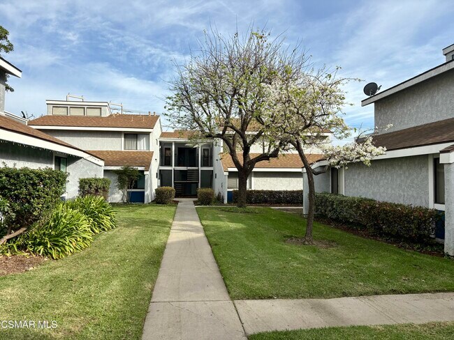 5144 Longfellow Way in Oxnard, CA - Building Photo - Building Photo