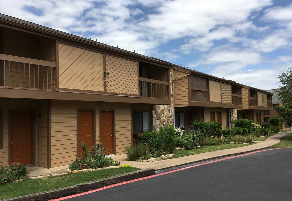 Apple Creek Apartments in Round Rock, TX