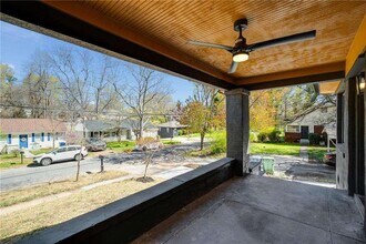 936 Byron Dr SW in Atlanta, GA - Building Photo - Building Photo