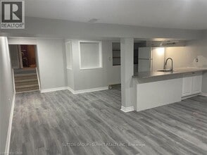 2257 Hanbury Ct in Burlington, ON - Building Photo - Building Photo