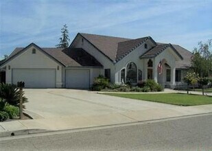 3714 W Woodside Ave in Visalia, CA - Building Photo - Building Photo