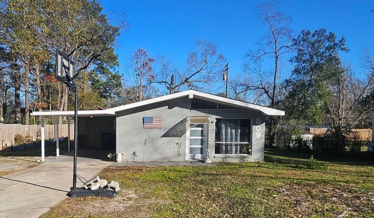 809 Kings Rd in Leesville, LA - Building Photo