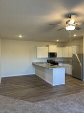 8393 Cherry St in Clear Lake, MN - Foto de edificio - Building Photo