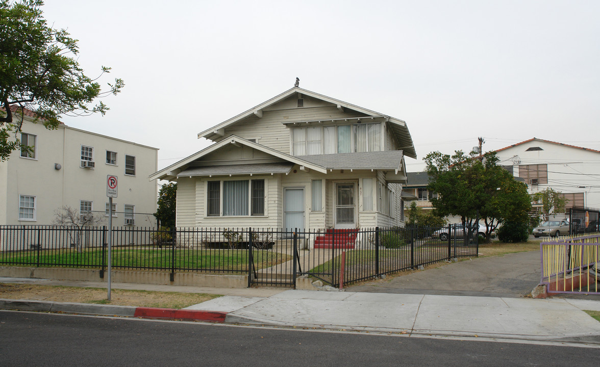 407 E Chestnut St in Glendale, CA - Foto de edificio