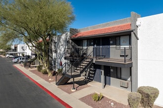 Vista Montana Apartments in Tucson, AZ - Foto de edificio - Building Photo