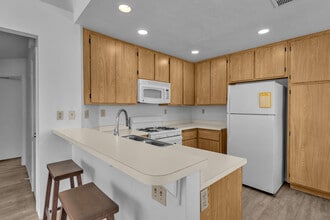 40900 Breezy Pass Rd in Palm Desert, CA - Building Photo - Building Photo