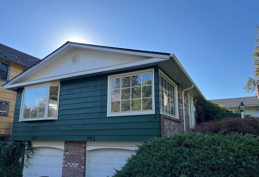 343 NE 63rd Ave in Portland, OR - Foto de edificio