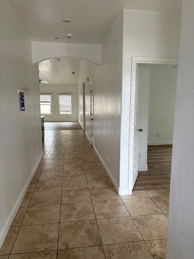 3806 N Alamos Ave in Clovis, CA - Building Photo - Building Photo