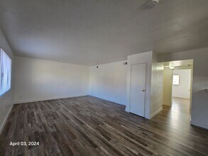 4765 Thunderbolt Ave in Las Vegas, NV - Building Photo - Building Photo