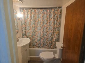 323 Highland Ave in Mullens, WV - Foto de edificio - Building Photo