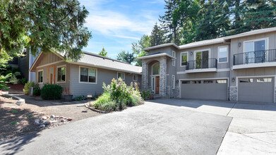 14059 SW 119th Pl in Tigard, OR - Foto de edificio - Building Photo