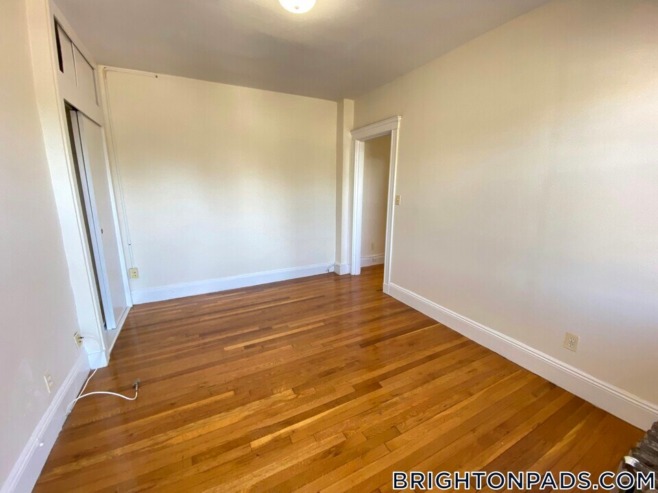 127 Washington St in Boston, MA - Building Photo