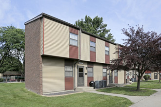 Cedar Point Apartments in Springfield, IL - Building Photo - Building Photo