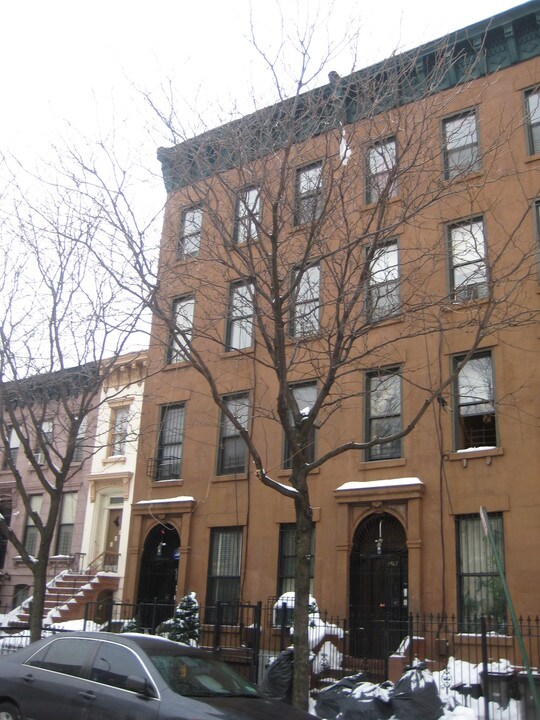 228 Monroe St in Brooklyn, NY - Building Photo