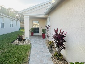 461 SW Talquin Ln in Port St. Lucie, FL - Foto de edificio - Building Photo