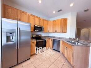 2047 Park Crescent Dr in Land O Lakes, FL - Building Photo - Building Photo