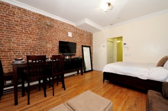 692 10th Ave-Unit -2B in New York, NY - Building Photo - Building Photo