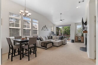 2192 S Fulton Cir, Unit 202 in Denver, CO - Building Photo - Building Photo